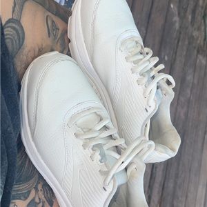 Brooks addiction walking shoes